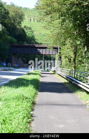 Altes Eisen Brücke: Doppelstockbrücke, Alf im Moseltal Stockfoto