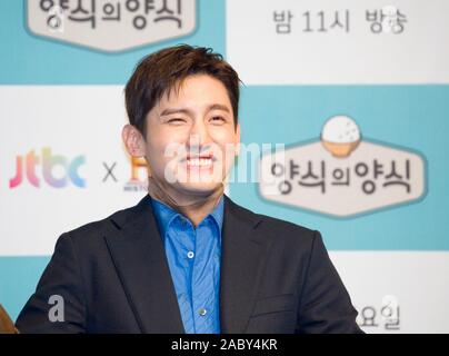 Seoul, Südkorea. 29. Nov 2019. (Changmin TVXQ), 29.November 2019: Sänger und Schauspieler Distanzscheibe Chang-Min, auch als Max Changmin oder MAX Pop Duo TVXQ bekannt, nimmt an einer Pressekonferenz von 'Manners des Geschmacks", ein TV-Programm von JTBC in Seoul, Südkorea. Quelle: Lee Jae-Won/LBA/Alamy leben Nachrichten Stockfoto