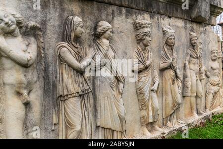 Reliefs und Strukturen in der antiken Stadt Aphrodisias Stockfoto