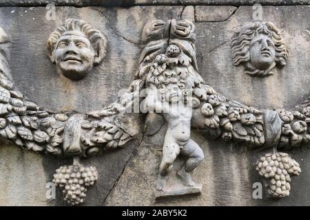 Reliefs und Strukturen in der antiken Stadt Aphrodisias, Stockfoto