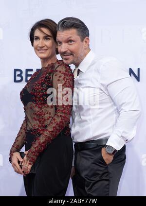 Schauspieler Hardy Krüger Jr. mit Frau Alice KRUEGER Roter Teppich für die Bertelsmann Party 2019 am Repraesentanzhaus in Berlin, Deutschland am 12.09.2019. | Verwendung weltweit Stockfoto