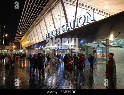 Stratford Regional and Stratford International Station, Stratford City, Olympic Park, Montfichet Rd, London, England, Großbritannien, E20 1EJ Stockfoto