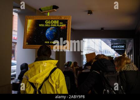 RIGA, Lettland. 29 Nov, 2019. 4. Global Klima Streik und Schwarzer Freitag Protest in Riga, Lettland. Credit: gints Ivuskans/Alamy leben Nachrichten Stockfoto