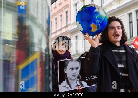 RIGA, Lettland. 29 Nov, 2019. 4. Global Klima Streik und Schwarzer Freitag Protest in Riga, Lettland. Credit: gints Ivuskans/Alamy leben Nachrichten Stockfoto