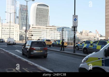 London, Großbritannien. 29. Nov 2019. Eine stechende Angriff auf London Bridge von der Polizei behandelt wird als 'Terror', die Met gesagt hat. Eine Reihe von Menschen sind vermutlich in einem Vorfall im London Bridge verletzt worden zu sein. Credit: RayArt Grafiken/Alamy leben Nachrichten Stockfoto