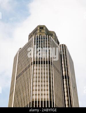 Turm 42. Die Londoner Wahrzeichen, der früher als die NatWest Tower bekannt aus Bishopsgate im Geschäftsviertel der Stadt London gelegen. Stockfoto