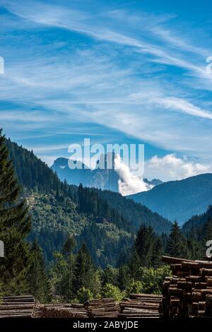 Pale di San Martino mit dem Peak genannt Cimon della Pala (3186 m), Val di Fiemme, Dolomiten in den italienischen Alpen, Trentino-Südtirol, Italien, Europa Stockfoto