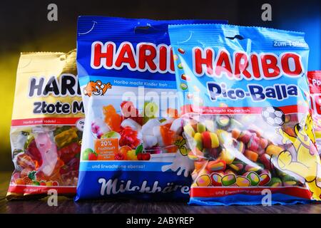 POZNAN, POL - Mar 22, 2019: Pakete von Gummibärchen Süßigkeiten von Haribo Süßwaren, einem deutschen Unternehmen, das 1920 von Johannes "Hans Riegel, S gegründet, produziert Stockfoto