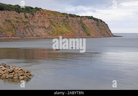 Robin Hoods Bay vom Meer an der Wand. Stockfoto