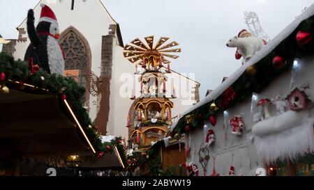 Eine bunte Basler Weihnachtsmarkt Stockfoto