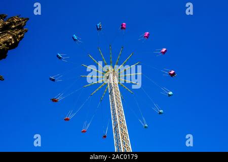 Edinburgh's Christmas 2019: Die Star Flyer thrill Ride in der Princes Street Gardens Stockfoto