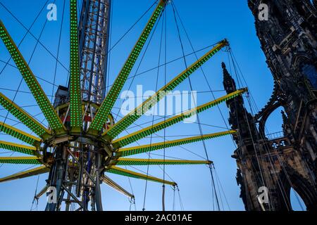 Edinburgh's Christmas 2019: Die Star Flyer thrill Ride in der Princes Street Gardens Stockfoto