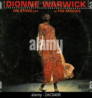 Auf der Bühne und in den Filmen - Dionne Warwick - Vintage Vinyl Album Cover Stockfoto