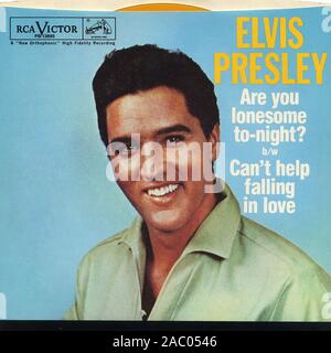 Elvis Presley - Sind Sie einsam heute Abend b w kann nicht Verlieben - Vintage Vinyl Album Cover Hilfe Stockfoto