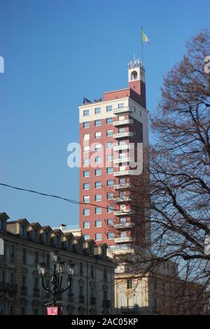 Liktorenturm im Turiner Skyline gesehen Stockfoto