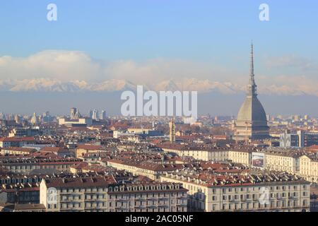 Liktorenturm im Turiner Skyline gesehen Stockfoto