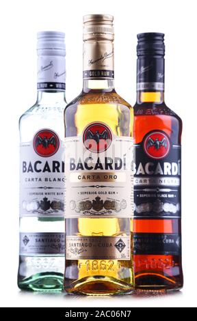 POZNAN, POL - 21.August 2019: Flaschen Bacardi Rum, ein Produkt von Bacardi Limited, das größte privat geführte, familiengeführte Spirituosen Firma in der WORL Stockfoto