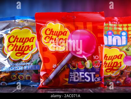 POZNAN, POL - 21.August 2019: Pakete von Chupa Chups, eine spanische Marke der Lutscher und andere Süßigkeiten in über 150 Ländern der Welt verkauft. Stockfoto