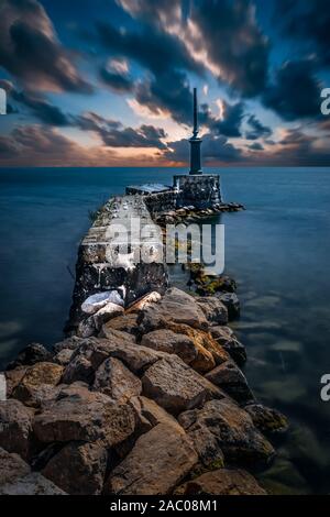 Sonnenuntergang in Neuchâtel, Schweiz Stockfoto