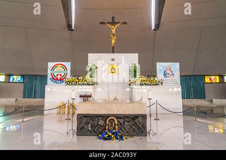 Altar der Wallfahrtskirche Santuario della Madonna delle Lacrime, Syrakus, Sizilien, Italien, Europa | Wallfahrtskirche Santuario della Madonna de Stockfoto