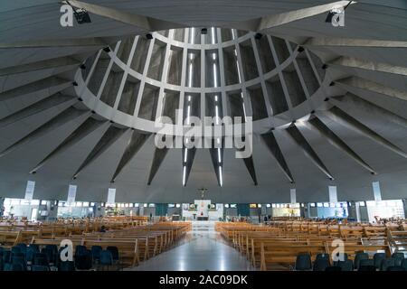 Innenraum der Wallfahrtskirche Santuario della Madonna delle Lacrime, Syrakus, Sizilien, Italien, Europa | Wallfahrtskirche Santuario della Madonn Stockfoto