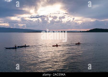 MT 00368-00 ... MONTANA - Sonnenuntergang über Flathead Lake von Wayfarer State Park, Flathead Lake County. Stockfoto