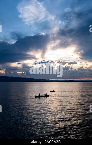 MT 00371-00 ... MONTANA - Sonnenuntergang über Flathead Lake von Wayfarer State Park, Flathead Lake County. Stockfoto