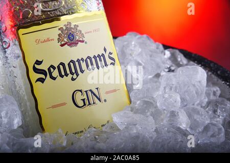 POZNAN, POL - 21.November 2019: Flasche das Seagrams am Gin, der meistverkaufte Gin in Nordamerika, produziert seit 1939. Stockfoto