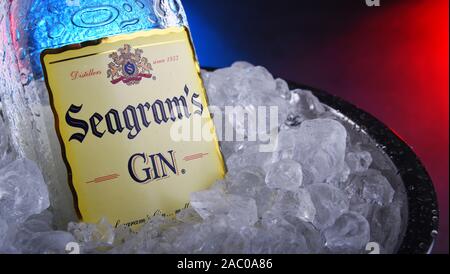 POZNAN, POL - 21.November 2019: Flasche das Seagrams am Gin, der meistverkaufte Gin in Nordamerika, produziert seit 1939. Stockfoto