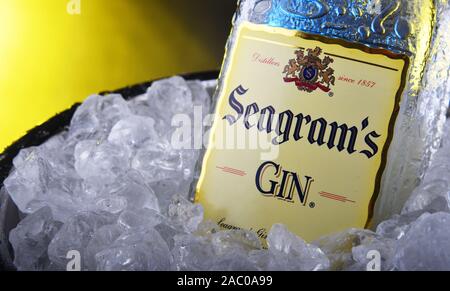 POZNAN, POL - 21.November 2019: Flasche das Seagrams am Gin, der meistverkaufte Gin in Nordamerika, produziert seit 1939. Stockfoto