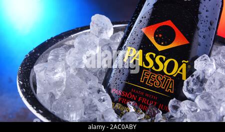 POZNAN, POL - 21.November 2019: Flasche Passoa, eine Leidenschaft - Obst Likör in Frankreich, im Jahr 1985 erfunden Stockfoto