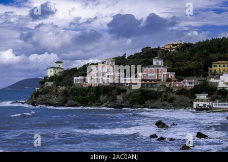 Castiglioncello, Baia del Quercetano - Blick auf die Tyrrhenische Küste in der Toskana. Italien Stockfoto