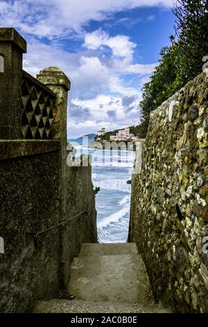 Castiglioncello, Baia del Quercetano - Blick auf die Tyrrhenische Küste in der Toskana. Italien Stockfoto