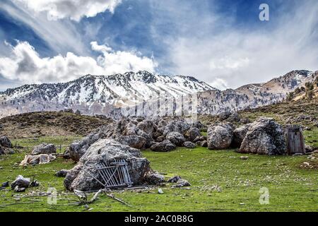 Taurusgebirge, Baranda Plateau und Wacholderbäume Stockfoto