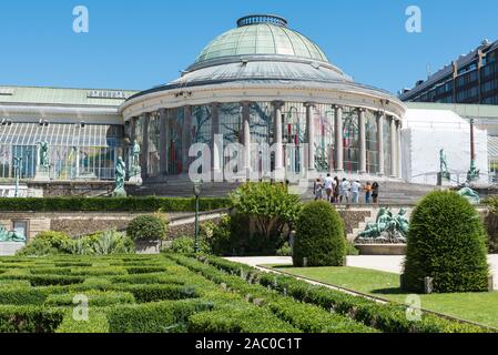 Saint-Josse-ten-Noode, Brüssel/Belgien - 06 29 2019: Blick in die Haupthalle und Glaskuppel des Botanischen Garten Stockfoto