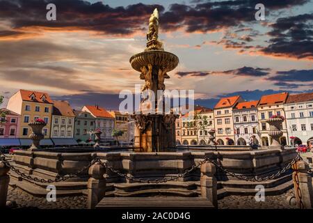 Simson Brunnen auf dem Hauptplatz von Budweis. Der Tschechischen Republik. Stockfoto