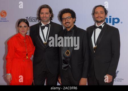 NEW YORK, NY - 25. NOVEMBER: Wladimir Winter Nobrega de Almeida und Leonardo Martin Neumann Pereira die 2019 International Emmy Awards teilnehmen an der New Yo Stockfoto