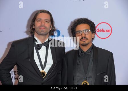 NEW YORK, NY - 25. NOVEMBER: Wladimir Winter Nobrega de Almeida und Leonardo Martin Neumann Pereira die 2019 International Emmy Awards teilnehmen an der New Yo Stockfoto