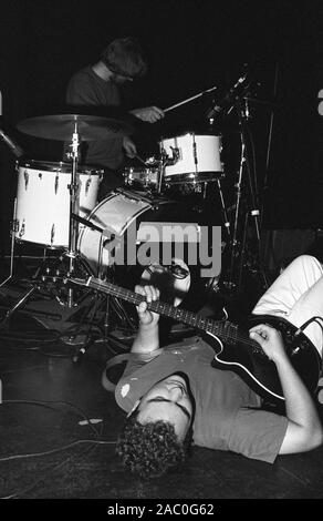 Mark Robinson von der amerikanischen Indie-Band Unrest beim Auftritt in The Underworld, London, England, 11th. September 1992. Stockfoto