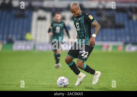 26.11.2019, John Smith's Stadion, Huddersfield, England; Sky Bet Meisterschaft, Huddersfield Town v Swansea City: Andre Ayew (22) von Swansea City mit dem Ball Credit: Dean Williams/News Bilder Stockfoto