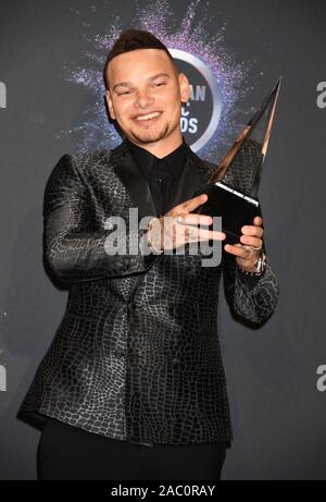 LOS ANGELES, Ca - 24. NOVEMBER: Kane Braun, Sieger der Lieblings Künstler - Land stellt in der Presse während der 2019 American Music Awards bei Microsoft Theater am 24 November, 2019 in Los Angeles, Kalifornien. Stockfoto