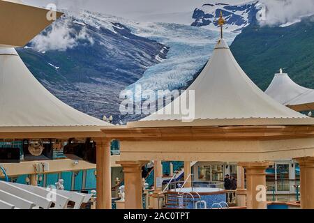 Svartisen-gletscher auf der Norwegian Spirit Kreuzfahrtschiff auf einer Kreuzfahrt Norwegen Aufruf an verschiedenen Ports hohe ISO Stockfoto