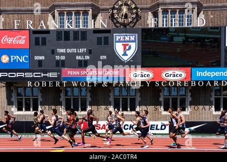 High School Jungen 4 x 400 Läufer 2019 Penn Relais konkurrieren. Stockfoto