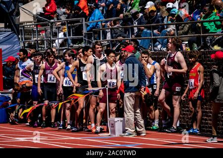 High School Jungen 4 x 400 Läufer 2019 Penn Relais konkurrieren. Stockfoto