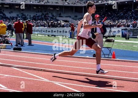 High School Jungen 4 x 400 Läufer 2019 Penn Relais konkurrieren. Stockfoto