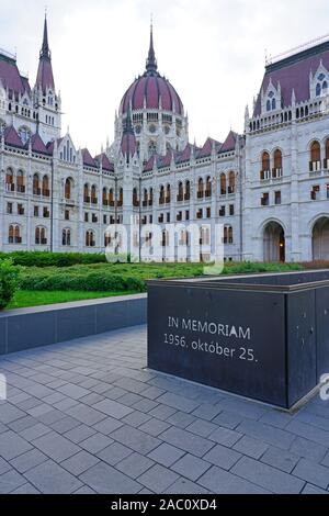 BUDAPEST, UNGARN-28 MAI 2019 - Blick auf das Wahrzeichen der Ungarischen Parlament (Parlament von Budapest) in Budapest, Ungarn. Stockfoto