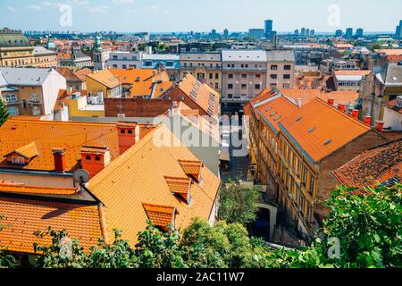 Zagreber Stadtbild, Ilica Hauptstraße und Standseilbahn in Zagreb, Kroatien. Stockfoto