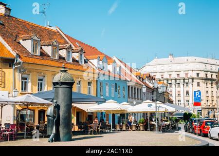 Zagreb, Kroatien - Juli 3, 2019: August Senoa Statue und bunten Gebäude am Vlaska Straße Stockfoto