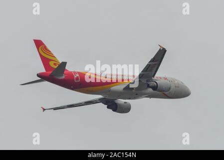 Tokyo, Japan - 17.April 2019. B-LPI Hong Kong Airlines Airbus A320 vom Flughafen Tokio Narita International (NRT). Narita ist der geschäftigste Passagier einen Stockfoto