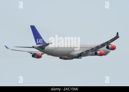 Tokyo, Japan - 17.April 2019. OY - KBA SAS Scandinavian Airlines Airbus A340-300 vom Flughafen Tokio Narita International (NRT). Narita ist der geschäftigste Stockfoto